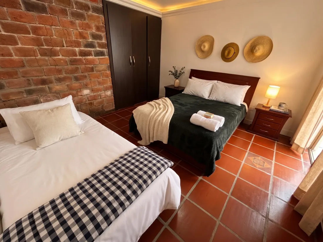 Habitación María Paula Martínez de Nisser: cama doble, cama sencilla y Smart TV